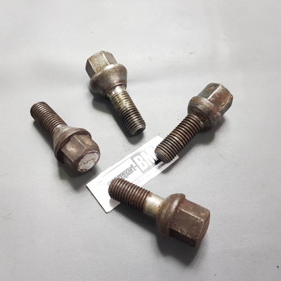 Baut Roda BMW 17 mm