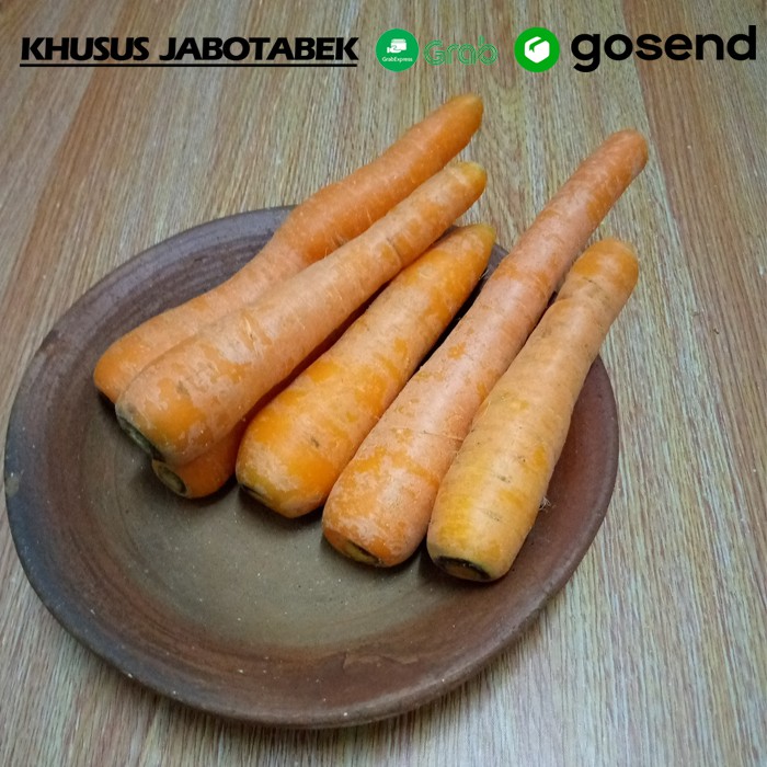 

Wortel sayuran segar