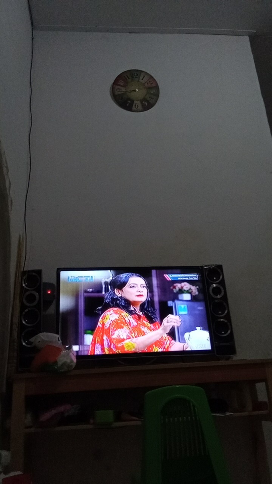 Jam Dinding Design Classic Vintage Bulat Quartz