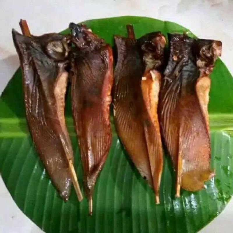 

Ikan Pari(Pe)Panggang /Ikan Asap Pari 1 Potong /Ikan Asap Panggang
