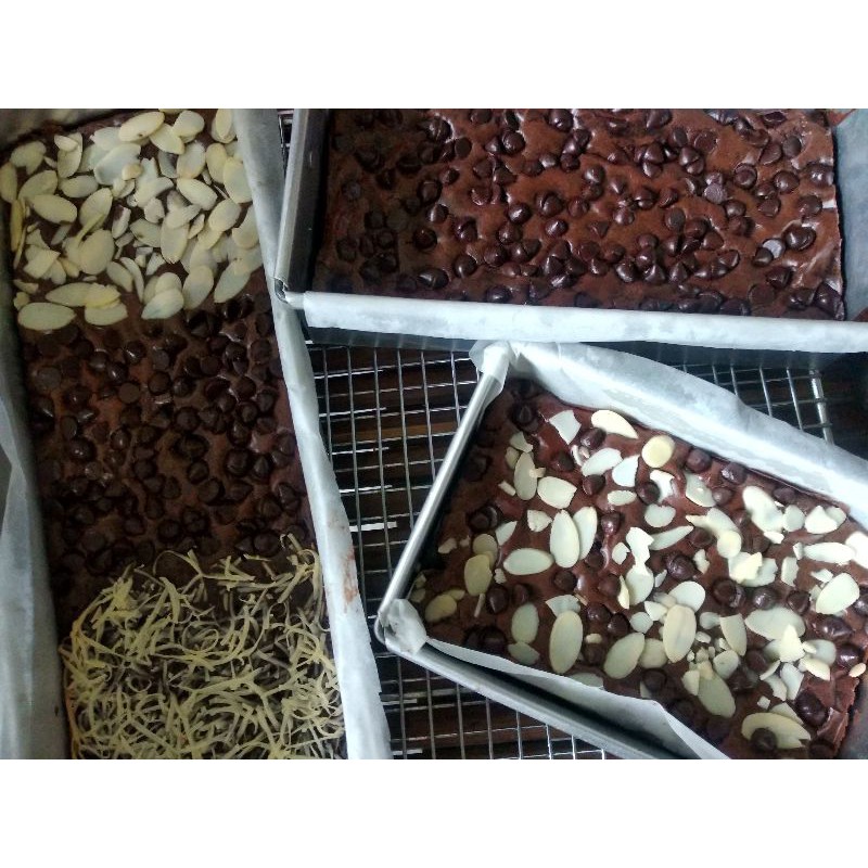 

BROWNIES ukuran loyang 10 x 20