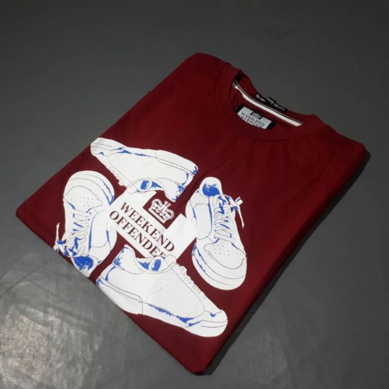 Kaos Weekend Offender Logo Shoes T-Shirt Weekend Offender Casual Baju Weekend Offender Merah