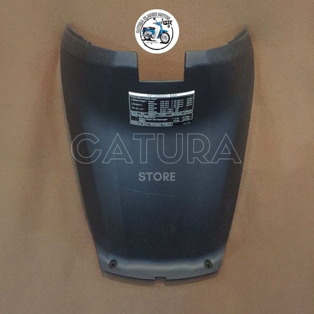 Cover Tutup Tangki Bawah Jok SPACY KARBU SPACY FI INJECTION 80151-KZL-930ZA