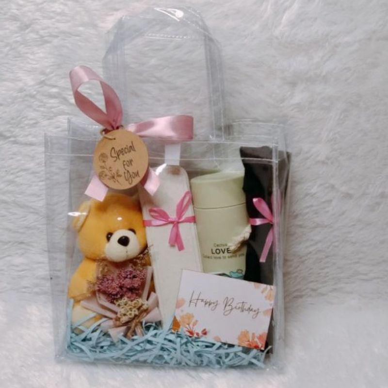 

Hampers Wisuda/ paket alat makan/ bouket mini/boneka/Makanan