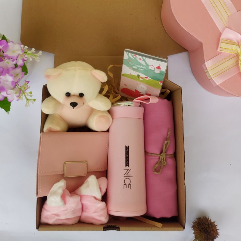 

Hampers kado ulang tahun anniversary cewek Hadiah Nikahan Hantaran Bingkisan Souvenir gift box