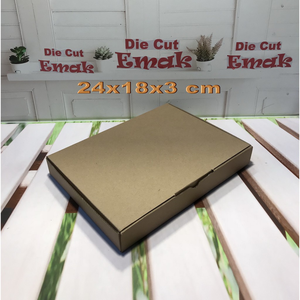 

kardus uk. 24x18x3 cm kotak box karton Die Cut