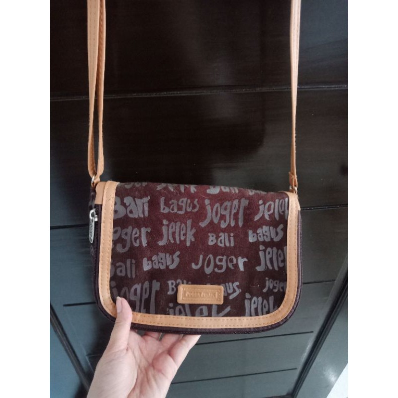 Tas selempang coklat Joger Bali