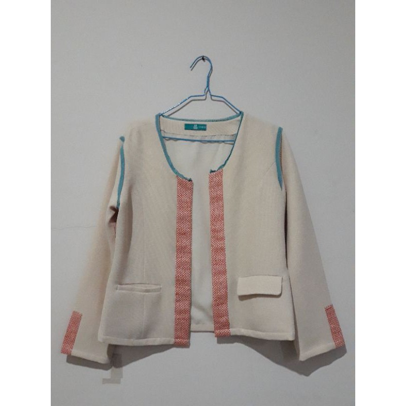 (New, tanpa tag) Blazer Shajna Cream