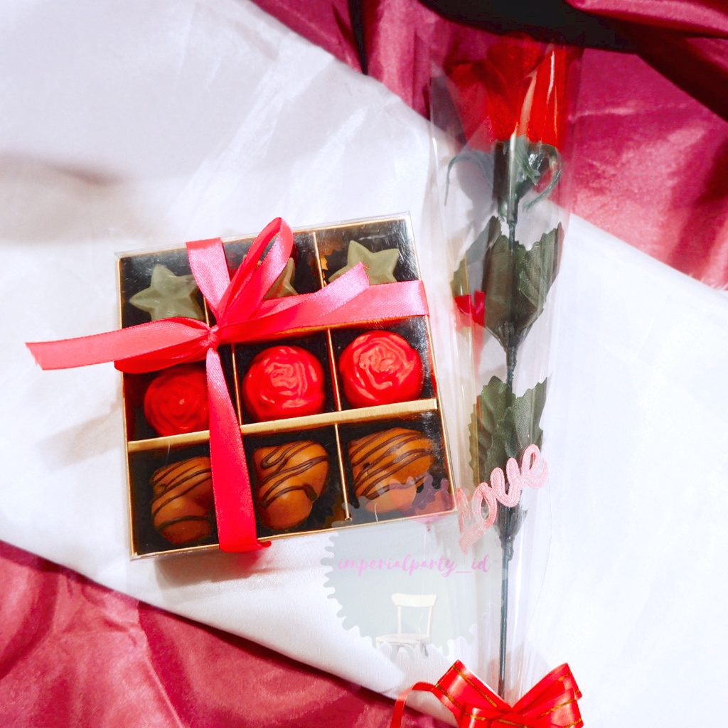 

Paket Coklat Valentine Love Hati Isi 9 Dan Bunga