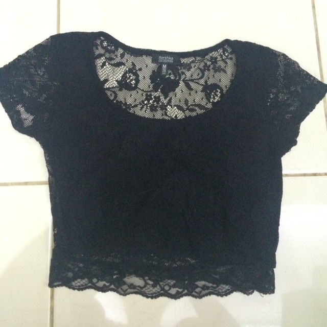 BERSHKA CROP TOP