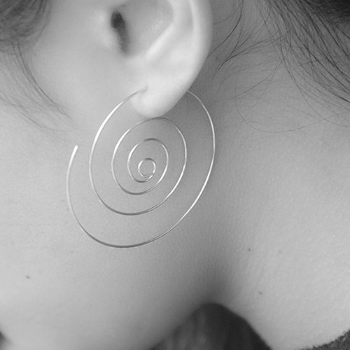 Hu Hu Hu Hu Hu Alat Bantu Pasang Kacamata♡ Anting Bulat Spiral Lapis Silveremas Romantis Untuk Wanita