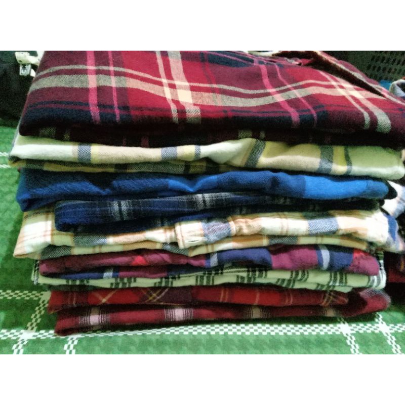 BORONGAN FLANNEL UNIQLO