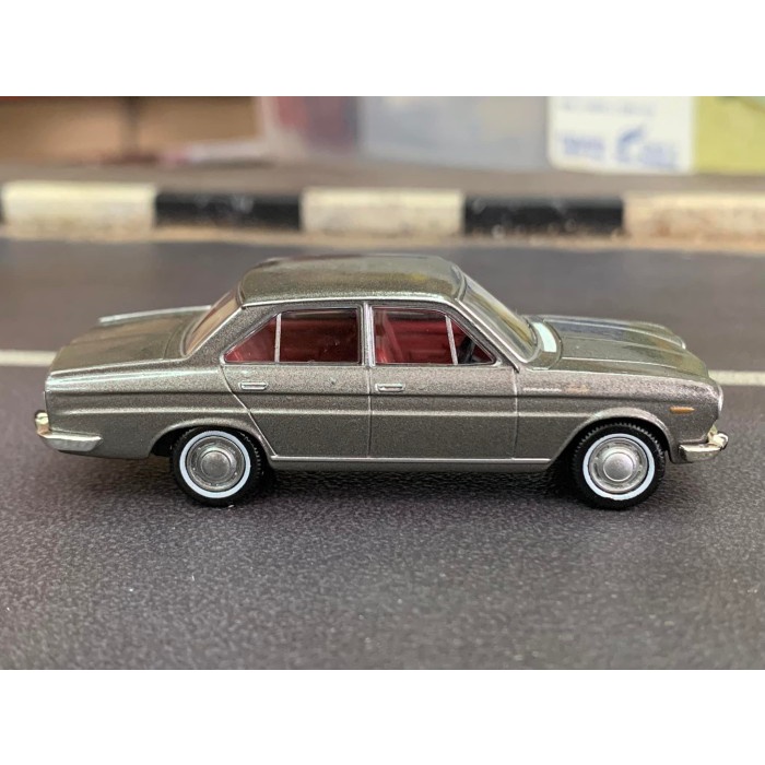 Tomica Limited Vintage LV-95a Nissan Cedric Special 6 (66)