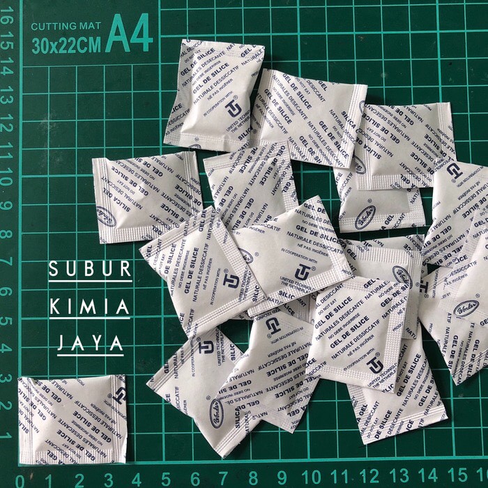 

Silica Gell Ex Belanda (2gr x 250 Pcs) 500 gr / Anti Lembab Pakaian / Sepatu / Kamera Premium