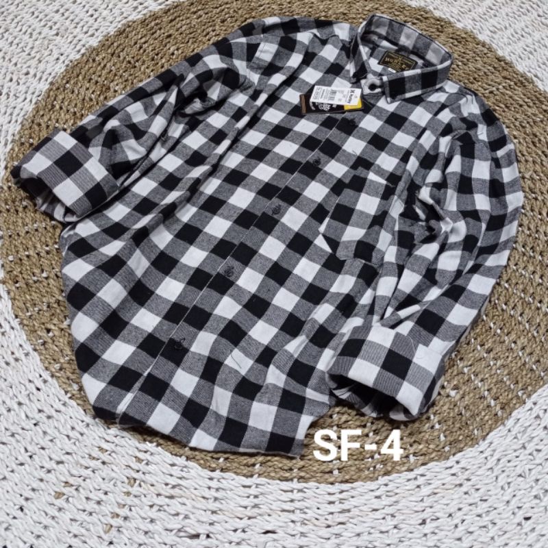 Kemeja Flanel Pria Slim Fit Lengan Panjang Hem Kotak Hitam Putih
