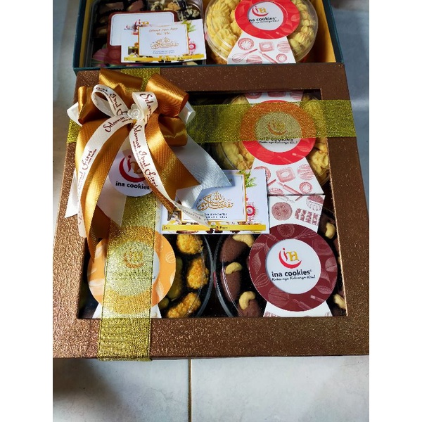 

hampers cookies isi 4 reguler