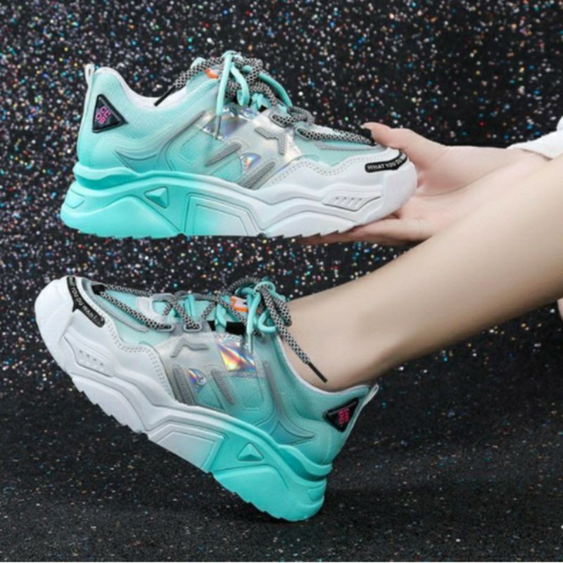SEPATU SNEAKERS WANITA SEPATU FASHION WANITA SAPARU MODEL TERBARU 2021