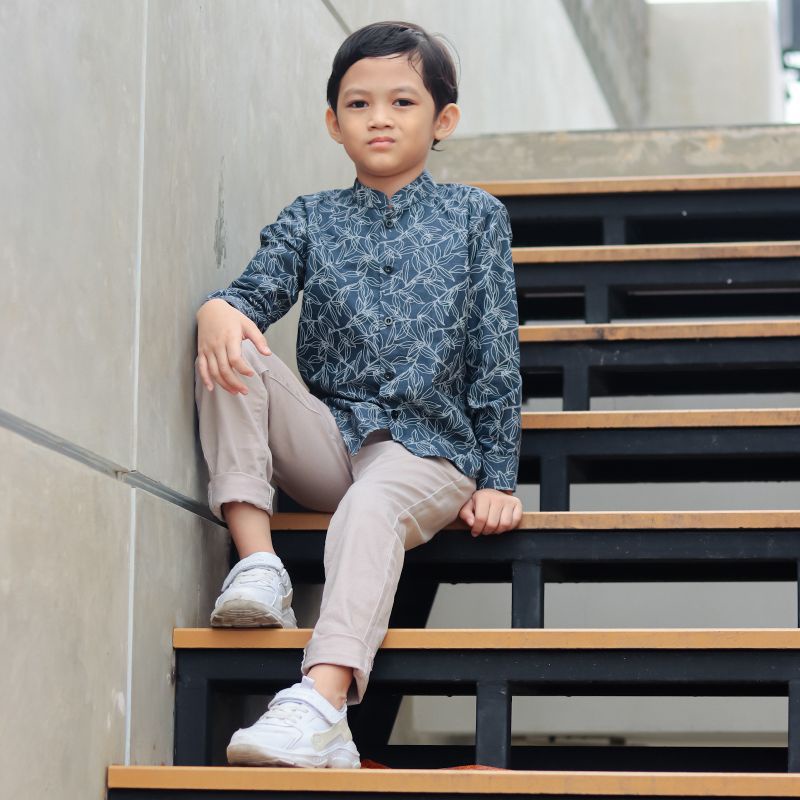 Kemeja Batik Anak Slimfit Motif Casual Warna Abu Abu dan Biru Abu