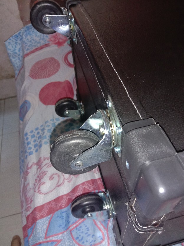 Beautycase Ukuran 50 Cm Dengan Tutup Rak Akrilik