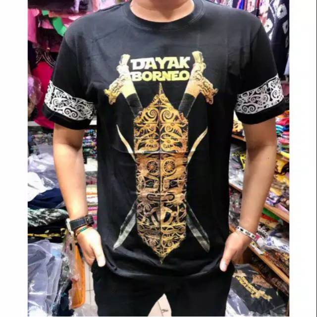 Baju kaos cowo etnik. Motif Mandau Dayak Kalimantan