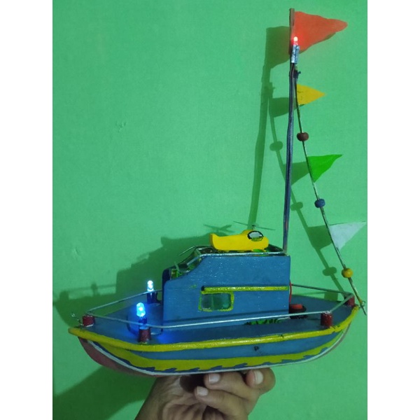 miniatur perahu nelayan pesiar + dinamo