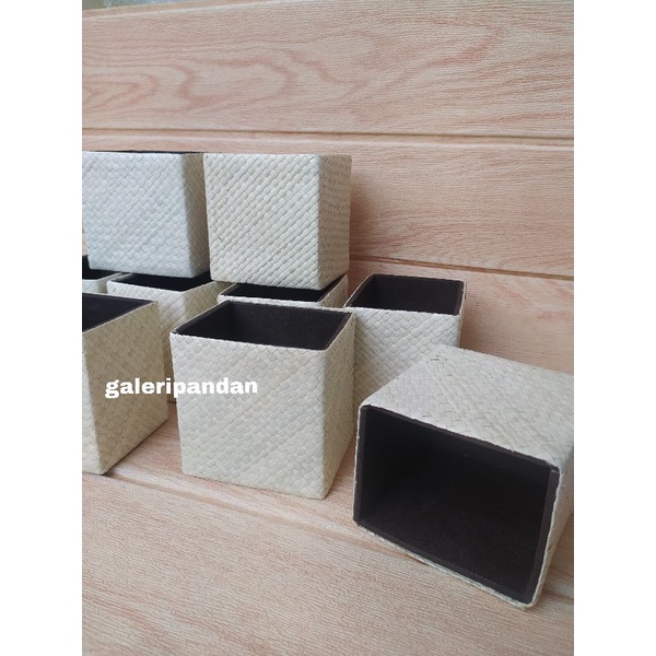 

Box pensil anyaman / Tempat pensil Kotak Termurah