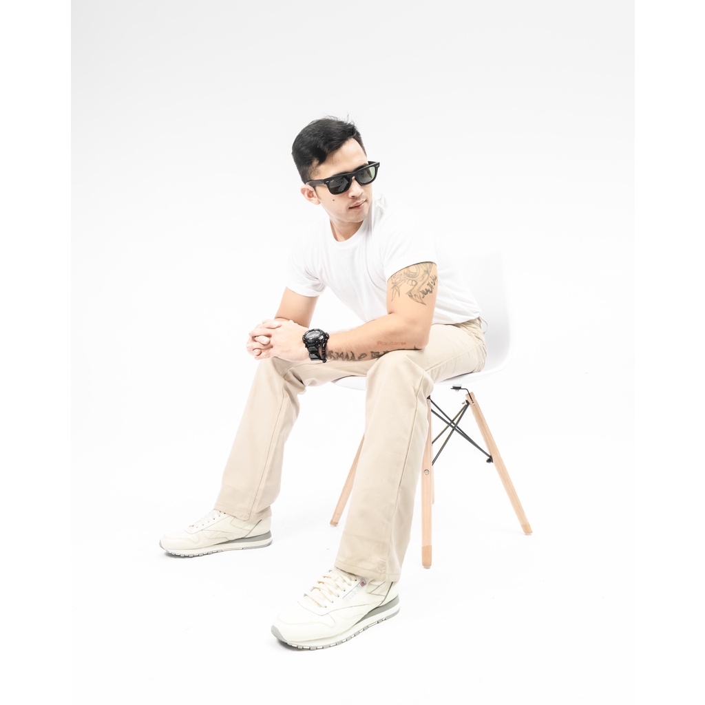 Gizmo Celana Chino Reguler Forthright Cream Loose Pants