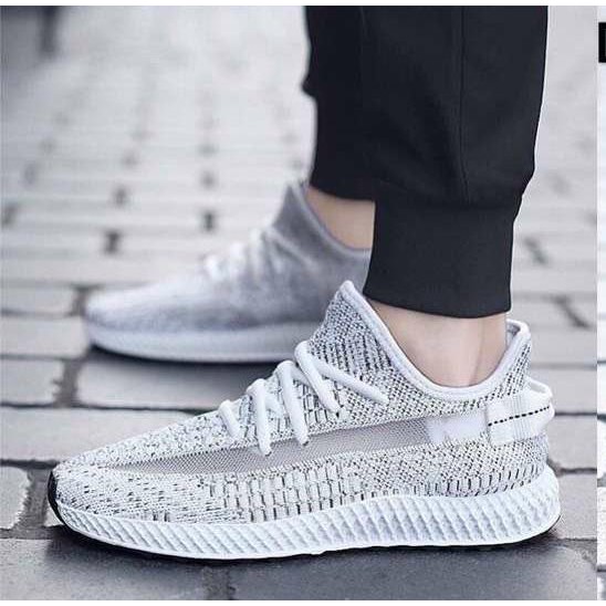 Sepatu Pria Yeezy D85