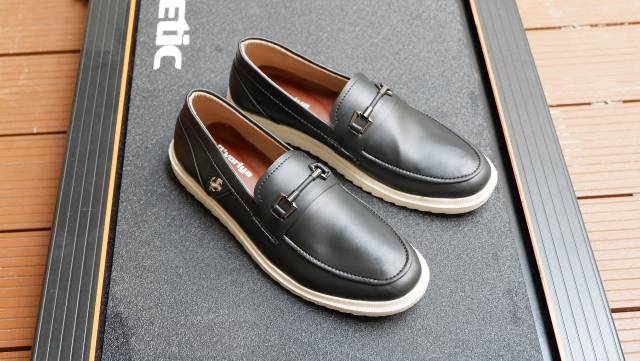 Sepatu santai pria  slip on formal pria