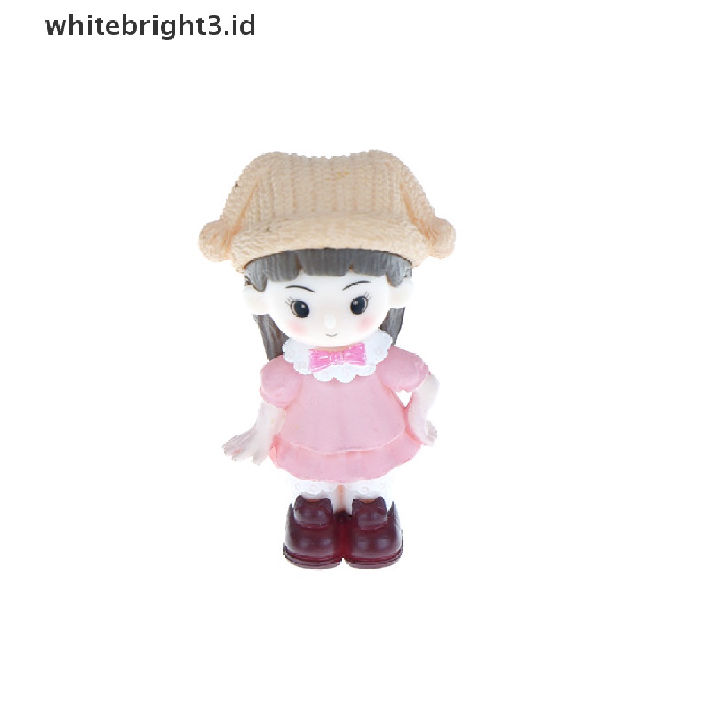 (whitebright3.id) Miniatur Pasangan Dengan Topi Bahan Resin Untuk Dekorasi Taman Mini