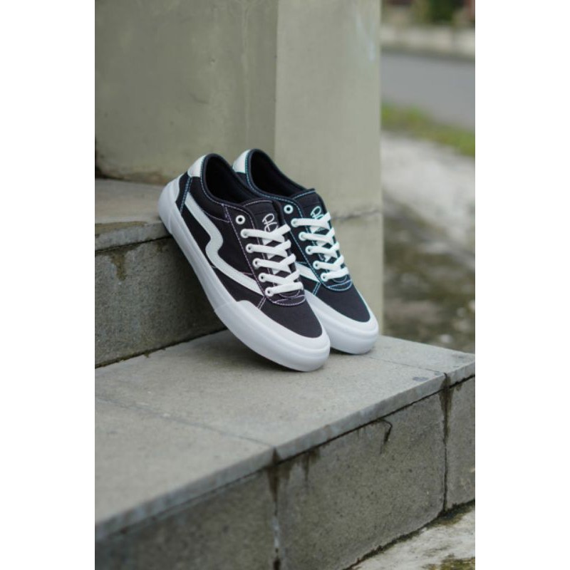 Patrobas Ivan Low Black White