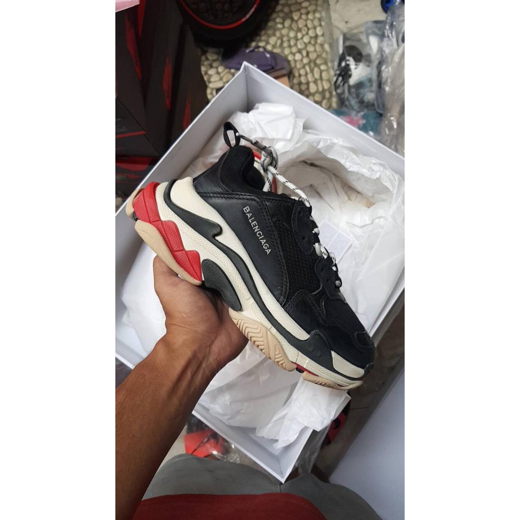 Barang Berkualitas Balenciaga - Triple S “Bred” (Mirror Quality) CUCI GUDANG