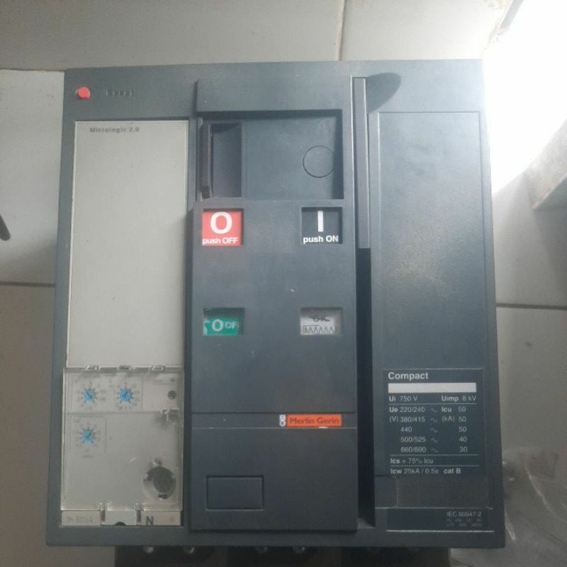 ACB schneider 800A