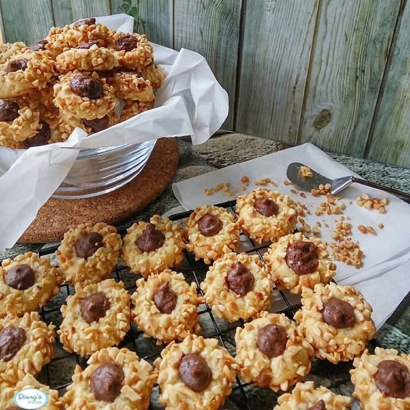 

THUMBPRINT STRAWBERRY/COKLAT/COKLAT KACANG