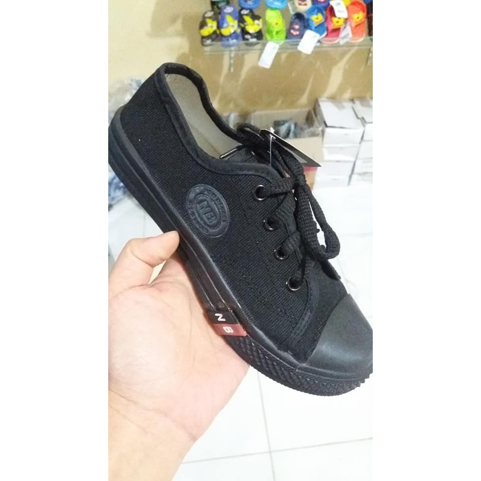 Sepatu sekolah NB