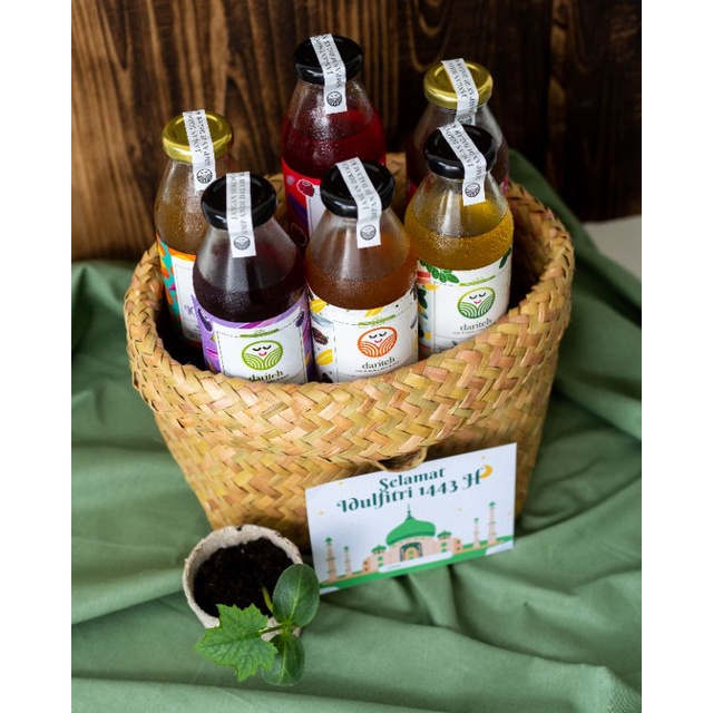 

Hampers Kombucha (Kombucha, Kartu Ucapan, Purun, Bibit/Tanaman)