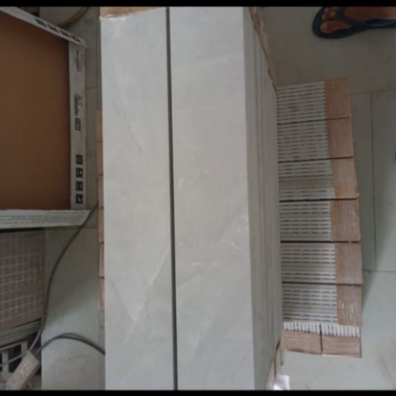 Granit plin bulgary grey 10×80
