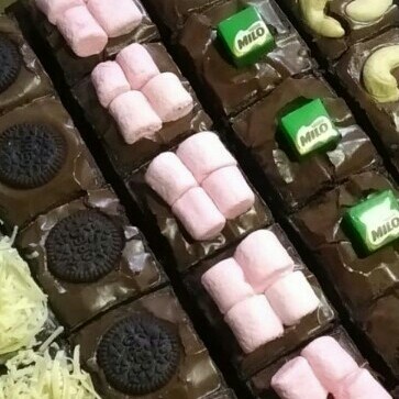

T20R Brownies Fudgy By Sweet Box Ht501Gr