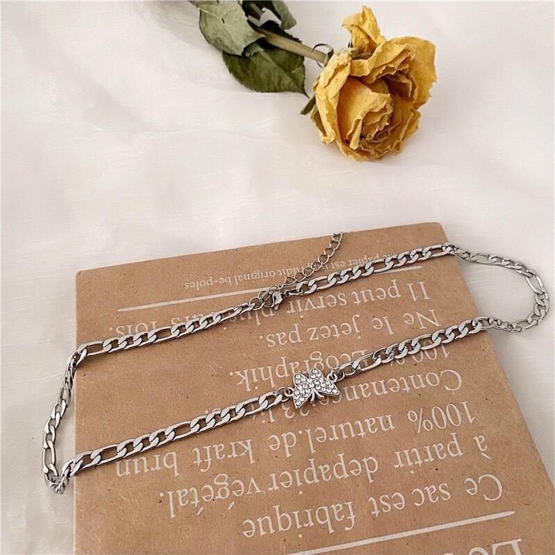 Kalung Choker Rantai Silver Tebal Desain Kupu-Kupu Hias Berlian Gaya Retro Korea Untuk Wanita