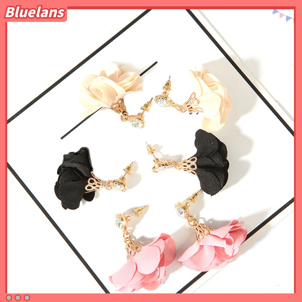 Anting Stud Liontin Bunga Bahan Kain Aksen Berlian Imitasi Gaya Vintage Untuk Wanita