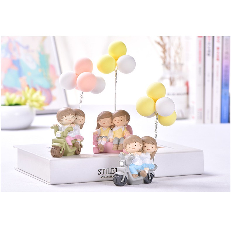 Pajangan Mobil Bobble Head Couple Dengan Balon Pajangan Meja