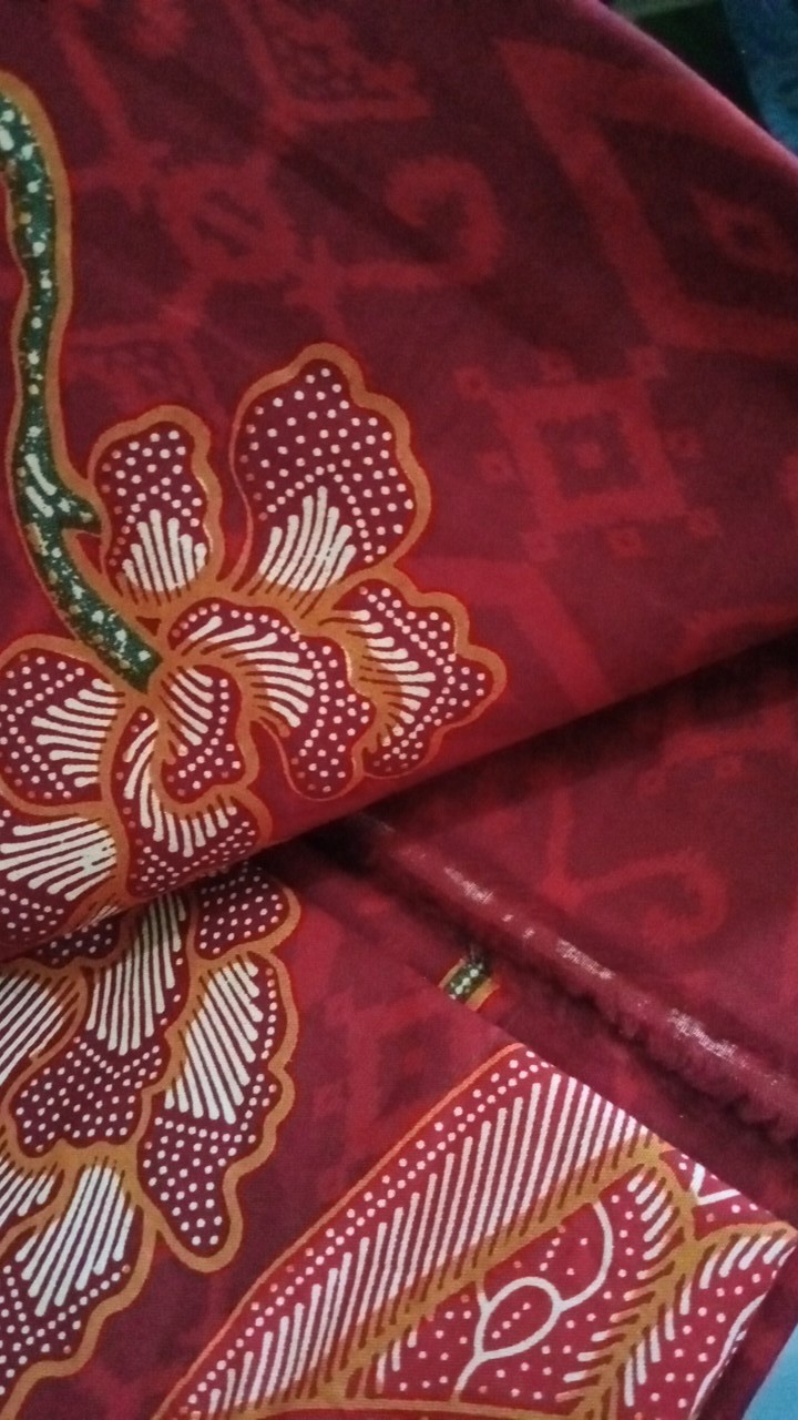 Kain Batik Solo Motif Merak Dasar Merah ( Primissima )