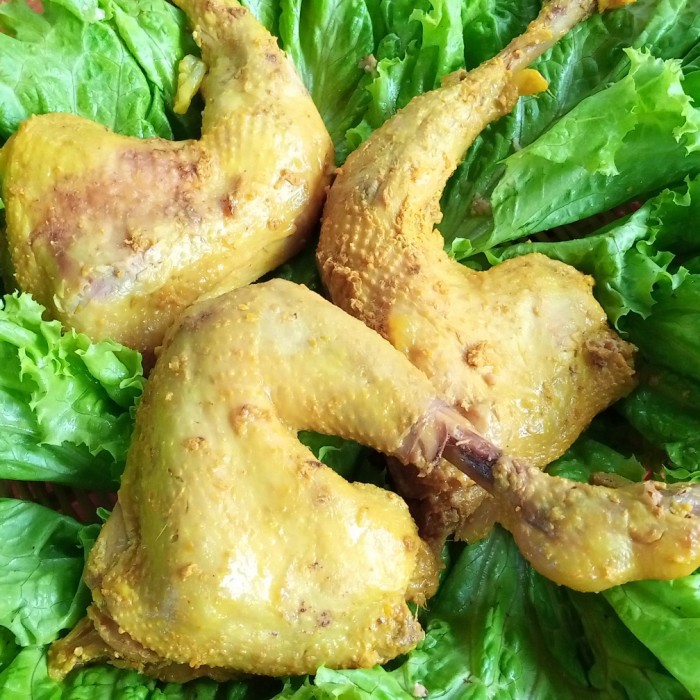 

AYAM PEJANTAN UNGKEP KUNING / KALASAN 1 EKOR UTUH