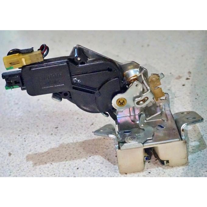 DOOR LOCK MEKANISME KUNCI PINTU BELAKANG BACKDOOR BAGASI MOTOR ERTIGA