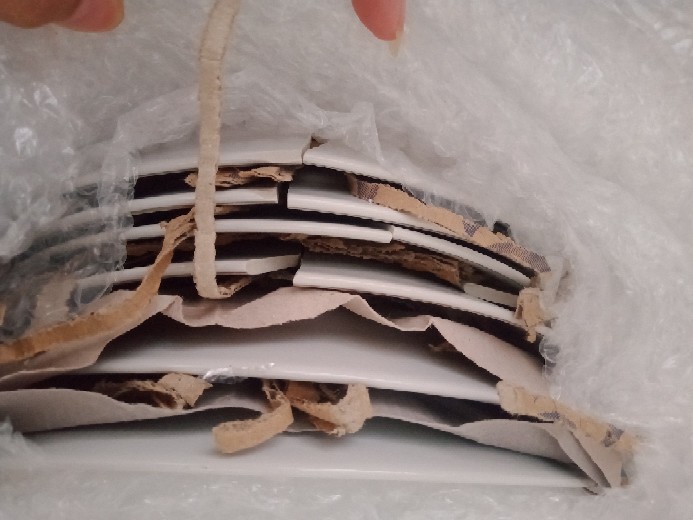 Piring Putih List Emas / Ukuran 22,5cm / Piring Makan 9