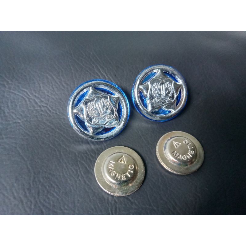 pin monogram satpam akrilik biru ,magnet dan paku