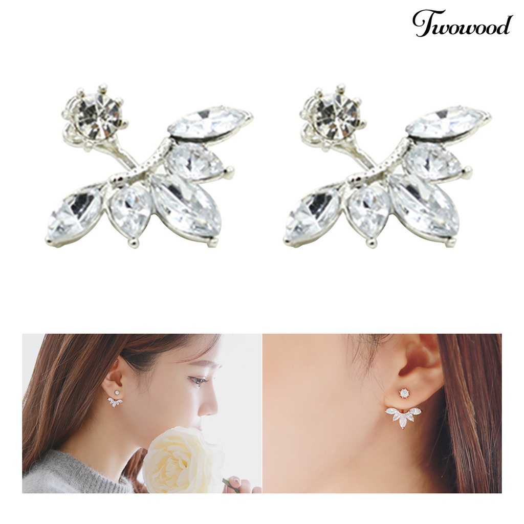 1 Pasang Anting Stud Bentuk Bunga Aksen Berlian Imitasi Bahan Alloy Untuk Wanita