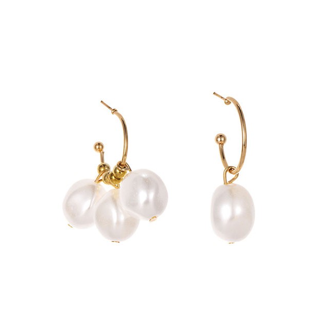 LRC Anting Tusuk Fashion Gold Alloy Pearl Asymmetric Earrings F58092