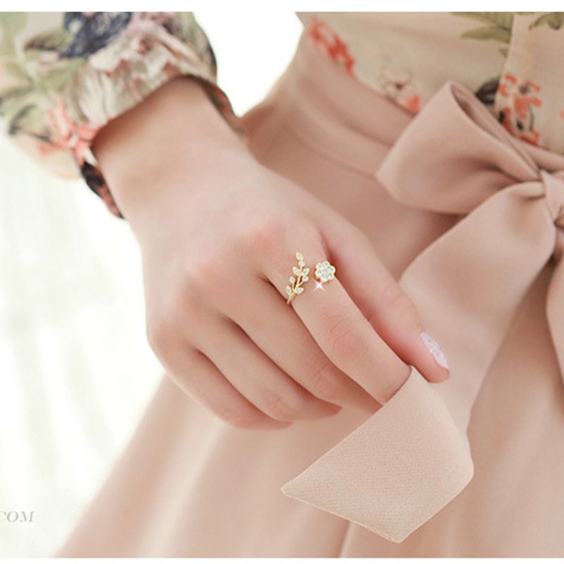 Cincin Korea fashion temperamen berlian memutar daun angan ring pembukaan bunga