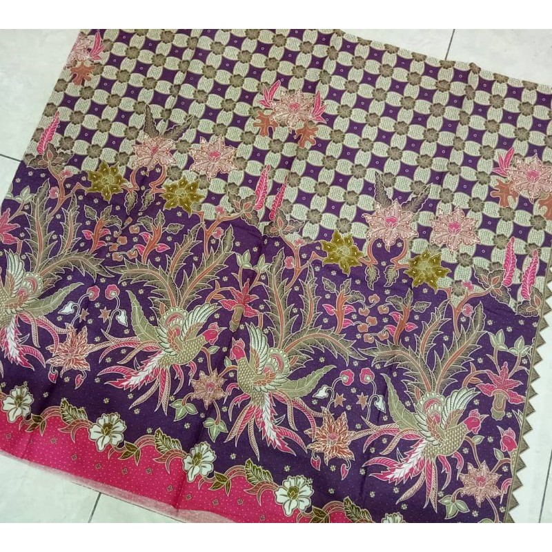 Kain Batik Solo motif merak kawung dasar ungu